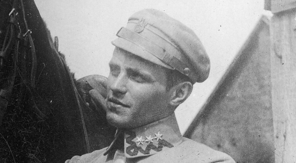  Kapitan Michał Tadeusz Karaszewicz-Tokarzewski podczas służby w Legionach Polskich w 1915 r.  