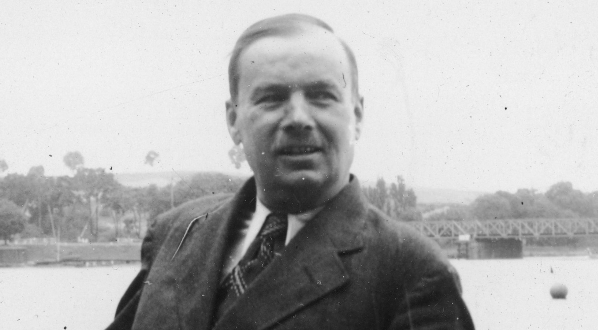  Sympatyk sportów wodnych generał Wiktor Thommee na MIędzynarodowych Regatach Wioślarskich w Bydgoszczy w lipcu 1938 r.  