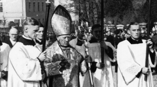  Jubileusz 50 - lecia kapłaństwa biskupa pomocniczego gnieźnieńskiego ks. Antoniego Laubitza w marcu 1938 r.  
