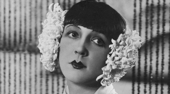  Janina Sokołowska jako Zoe w operetce "Gejsza" w Teatrze Niewiarowskiej w Warszawie w 1926 r.  