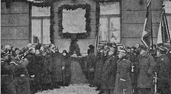  Odsłonięcie tablicy pamiątkowej na domu przy ulicy Smolnej w Warszawie, w którym mieszkał i został aresztowany Romuald Traugutt. Uroczystość w 70. rocznicę wybuchu Powstania Styczniowego - 22 stycznia 1933.  