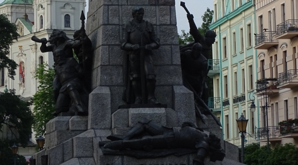  Pomnik Grunwaldzki na placu Jana Matejki w Krakowie (widok od strony południowej).  