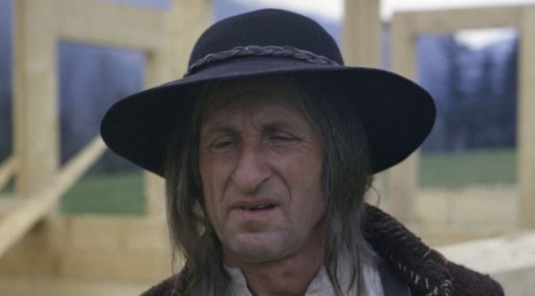  Franciszek Pieczka w filmie "Ród Gąsieniców" z 1979 r.  