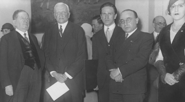  Uczestnicy otwarcia wystawy prac Artura Szyka w Londynie w 1932 r.  