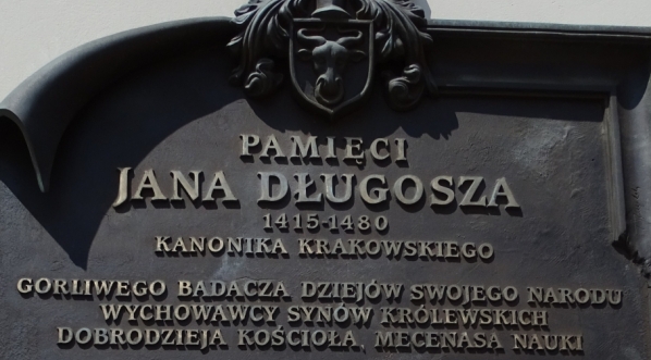  Tablica upamiętniająca Jana Długosza na kamienicy przy ulicy Kanoniczej w Krakowie.  