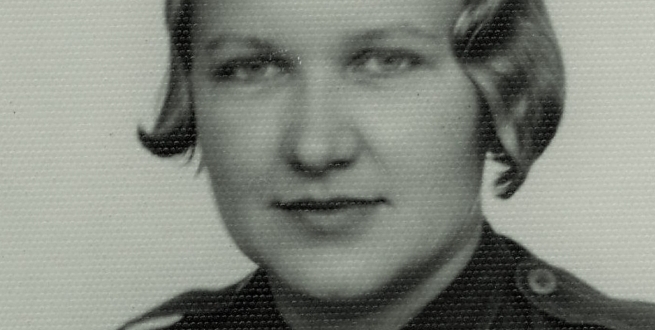  Elżbieta Zawacka w 1936 roku w mundurze młodszej aspirantki Przysposobienia Wojskowego Kobiet.  
