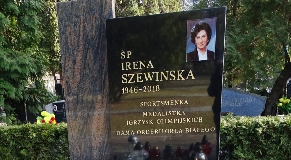  Grób Ireny Szewińskiej na Wojskowych Powązkach w Warszawie.  