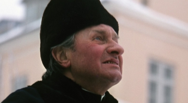  Władysław Hańcza w roli księdza w filmie "5 i 1/2 Bladego Józka" z 1971 r.  