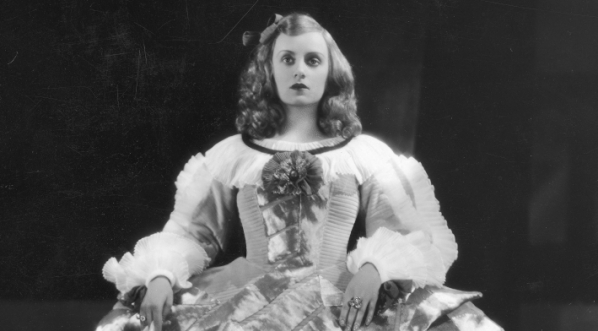  Karolina  Lubieńska jako Infantka w przedstawieniu "Cyd" w Teatrze Narodowym w Warszawie w 1935 r.  