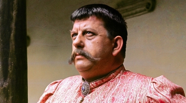  Mariusz Dmochowski w roli króla Jana III Sobieskiego w serialu "Czarne chmury" z 1973 r.  