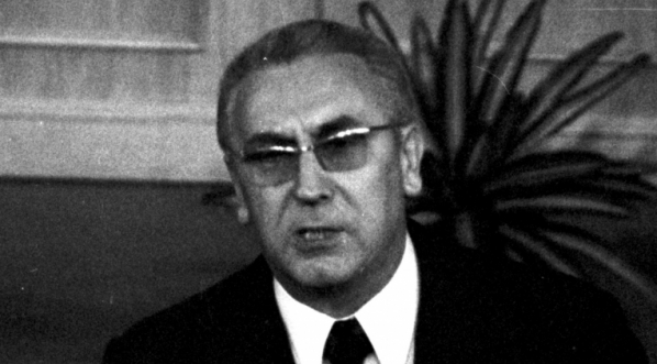  Edward Gierek podczas przemówienia na I Krajowej Konferencji Polskiej Zjednoczonej Partii Robotniczej w październiku 1973 r.  