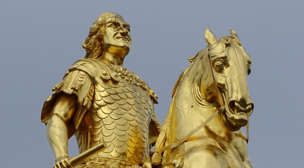  Złoty Jeździec w Dreźnie - pomnik elektora Saksonii i króla Polski Augusta II Mocnego.  