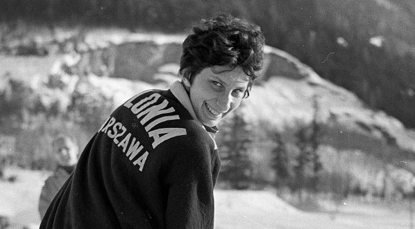  Irena Kirszenstein (Szewińska) na treningu podczas zgrupowania w Zakopanem w kwietniu 1963 r.  