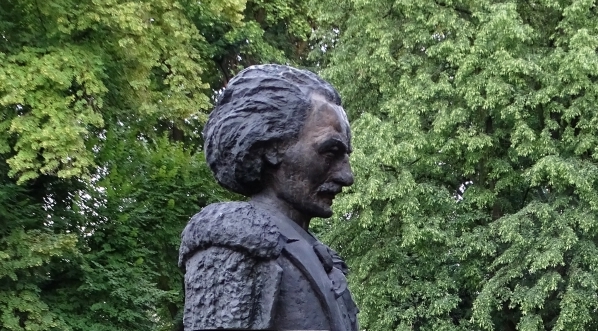  Pomnik Ignacego Jana Paderewskiego w parku Jordana w Krakowie.  