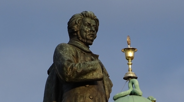  Pomnik Mickiewicza w Warszawie autorstwa Cypriana Godebskiego.  