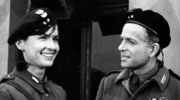  Aktorzy Maria Wachowiak i Jan Machulski w trakcie realizacji filmu "Daleka jest droga" w 1963 r.  
