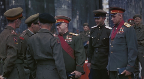  Grupa alianckich oficerów w Berlinie w 1945 r.  