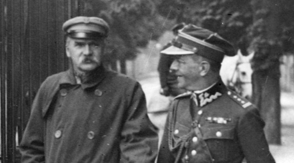  Marszałek Polski Józef Piłsudski na spacerze w okolicach Belwederu w Warszawie w czerwcu 1928 r.  