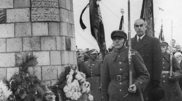  Odsłonięcie pomnika Powstańców z 1863 roku w Woli Cyrusowej w 1938 r.  