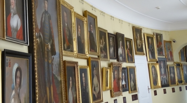  Galeria obrazów rodzinnych Atanazego Raczyńskiego w pałacu w Rogalinie.  