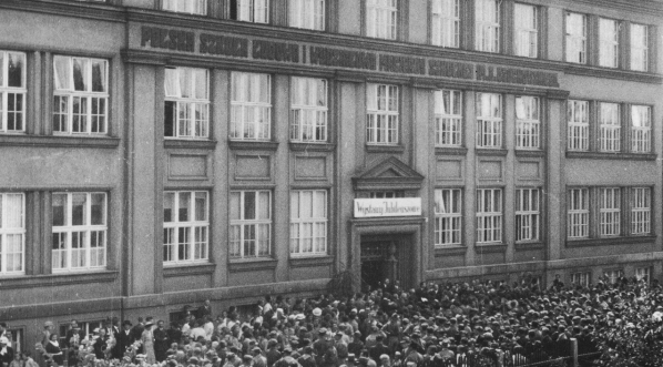  Polska Szkoła Ludowa i Wydziałowa Macierzy Szkolnej im. Antoniego Osuchowskiego w Czeskim Cieszynie w 1937 r.  