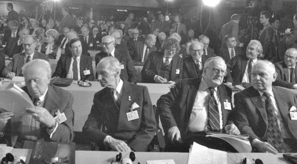  Kongres Intelektualistów w Obronie Pokojowej Przyszłości Świata w Hotelu Victoria w Warszawie 16.01.1986 r.  