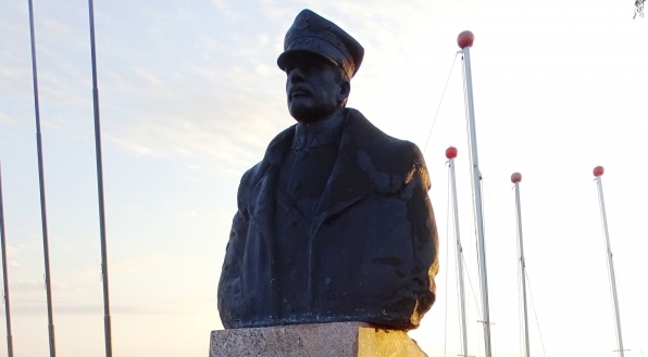  Pomnik Generał Józefa Hallera w Pucku.  
