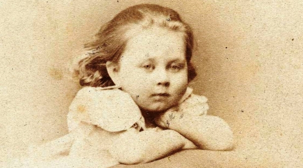  Portret Marii Róży "Biszetty" Branickiej, późniejszej Radziwiłłowej, w wieku około 3 lat.  