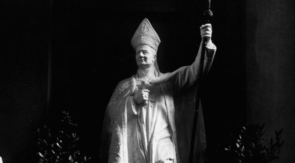  Pomnik arcybiskupa Józefa Bilczewskiego w kaplicy Jakuba Strepy w katedrze łacińskiej we Lwowie.  