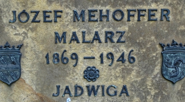  Tablica na grobie Józefa Mehoffera i jego żony na Cmentarzu Rakowickim w Krakowie.  