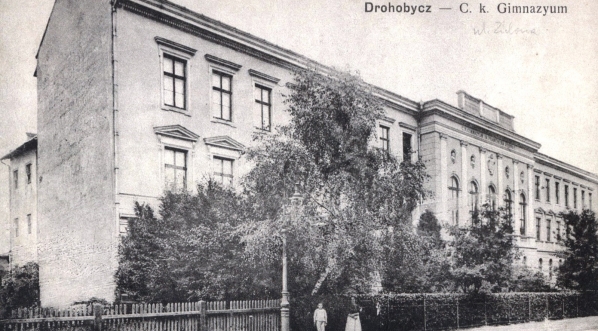  Gimnazjum w Drohobyczu, w którym uczył się a potem nauczał rysunku Bruno Schulz.  
