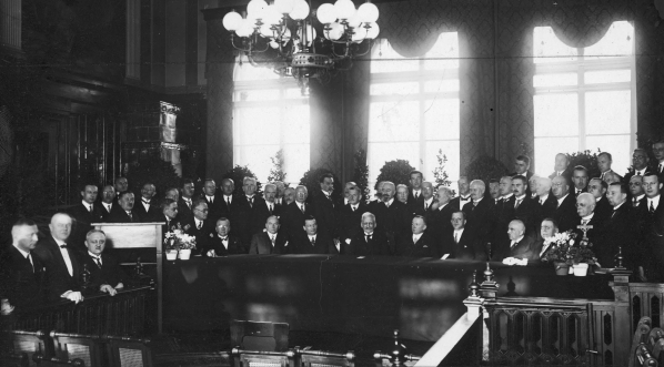 Uroczyste posiedzenie sądów apelacji poznańskiej z okazji 10 rocznicy wznowienia sądownictwa polskiego w Wielkopolsce 6.01.1930 roku.  