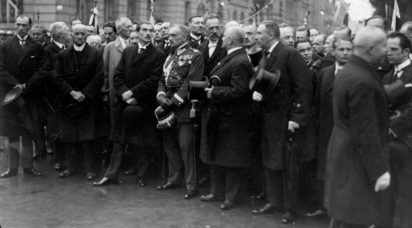  Przewiezienie prochów Juliusza Słowackiego do Polski - uroczystości pogrzebowe w Krakowie, czerwiec 1927 roku.  