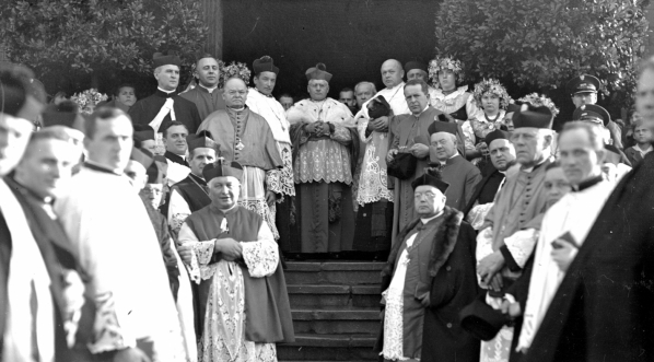  Ingres nowego biskupa śląskiego Stanisława Adamskiego w listopadzie 1930 roku.  