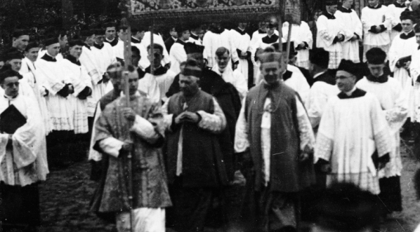  Konsekracja biskupa śląskiego Stanisława Adamskiego w październiku 1930 roku.  