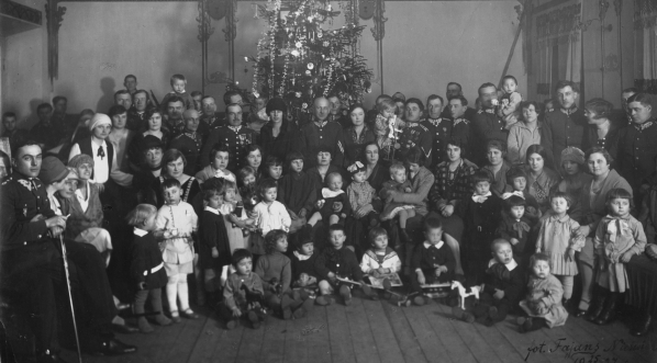  Gwiazdka dla dzieci pułkowych 27 Pułku Ułanów w Nieświeżu, 24.12.1928 r.  
