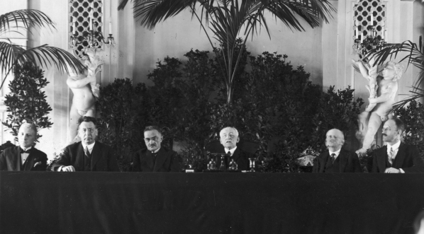  Akademia z okazji 10-lecia istnienia Ligi Narodów zorganizowana przez Federację Towarzystw Ligi Narodów w sali Rady Miejskiej w Warszawie 2.02.1930 r.  