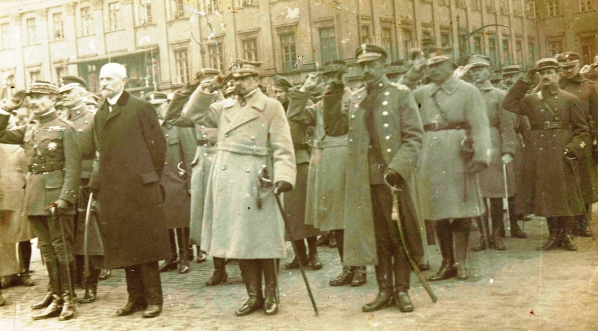  Msza polowa dla uczczenia zajęcia Wilna połączona z przeglądem wojsk na pl. Saskim w Warszawie,  25.04. 1919 r.  