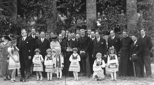  Uroczystość poświęcenia kamienia węgielnego pod Pawilon Półkolonii Dziecięcych w Parku Jordana w Krakowie w czerwcu 1936 r.  
