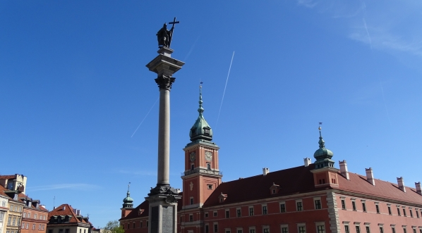  Kolumna Zygmunta III Wazy na placu Zamkowym w Warszawie.  