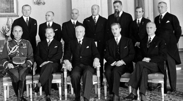  Zaprzysiężenie gabinetu premiera Mariana Zyndrama Kościałkowskiego w Salonie Kolumnowym na Zamku Królewskim w Warszawie 13.10.1935 r.  