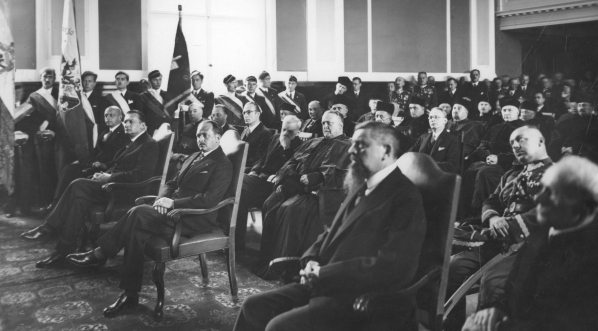  Inauguracja roku akademickiego 1935/1936 na Uniwersytecie Poznańskim połączona z uroczystościami ku czci marszałka Józefa Piłsudskiego w październiku 1935 r.  