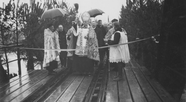  Poświęcenie mostu kolejowego na Dziśnie przez ks. biskupa Mariana Józefa Ryxa w lutym 1928 r.  