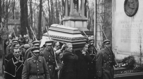  Pogrzeb Piotra Choynowskiego na cmentarzu powązkowskim w Warszawie w listopadzie 1935 r.  
