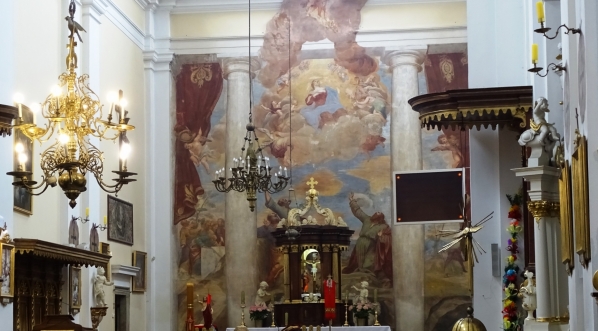  Fresk "Wniebowzięcie Najświętszej Marii Panny" Michała Anioła Palloniego w prezbiterium bazyliki mniejszej w Węgrowie.  