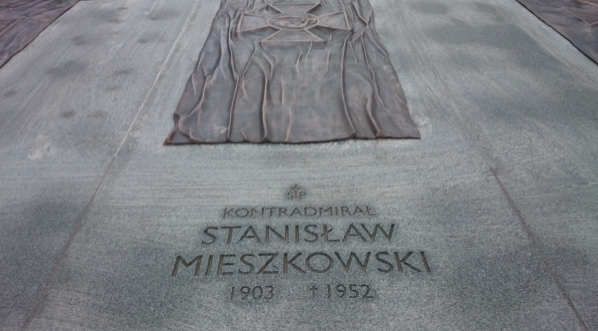 Grób kontradmirała Stanisława Mieszkowskiego w Kwaterze Pamięci Cmentarza Marynarki Wojennej w Gdyni-Oksywiu.  