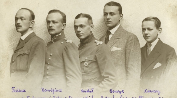  Pięciu braci Grocholskich - synów Zofii z Zamoyskich i Tadeusza Grocholskiego ze Strzyżawki na Podolu.  