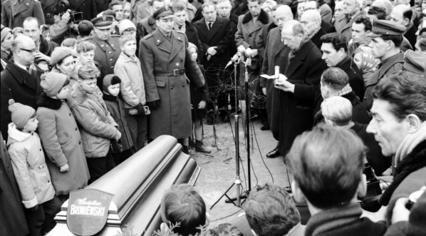  Uroczystości pogrzebowe Władysława Broniewskiego w Warszawie 14.02.1962 r.  