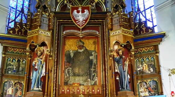  Ołtarz główny w bazylice św. Marii Magdaleny i św. Stanisława w Szczepanowie.  