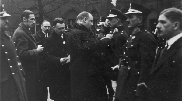  Uroczystość wręczenia odznaczeń państwowych zasłużonym policjantom w Poznaniu w kwietniu 1926 r.  